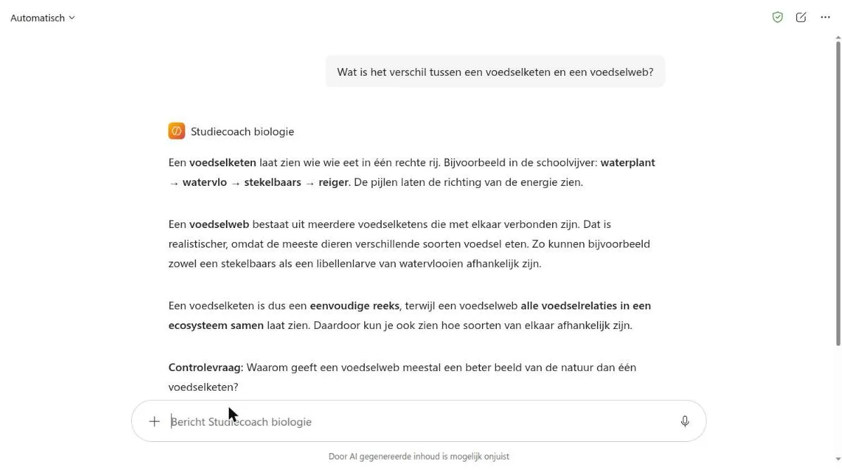 Een studiecoach-agent in Microsoft 365 Copilot legt het verschil uit tussen een voedselketen en een voedselweb en sluit af met een controlevraag